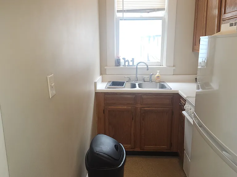 911 Howard St #B — Photo 5