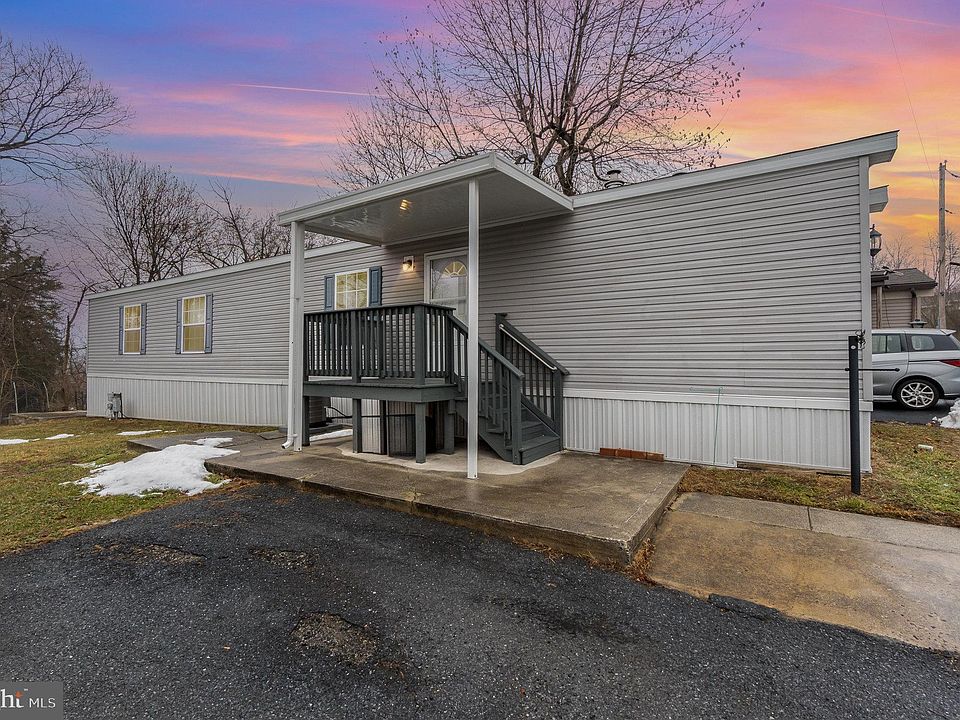 1st image of 3 Olivers Park Dr