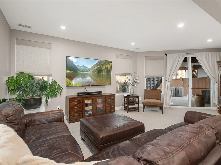 10045 Tall Oaks St — Photo 46
