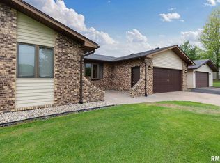 9129 141st St W, Taylor Ridge, IL 61284