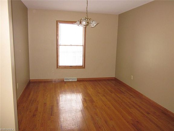 5th image of 1183 Grovewood Dr