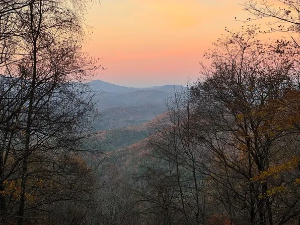 75 Walnut Rdg, Ellijay, GA 30540