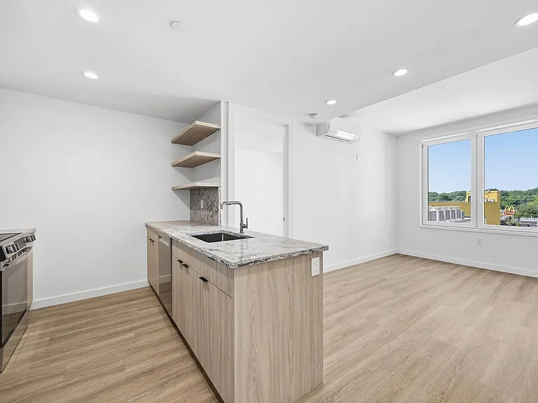 100 Sullivan Pl #504 — Photo 1