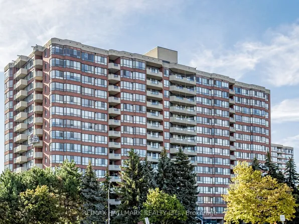33 Weldrick Rd E #210, Richmond Hill, ON L4C 8W4