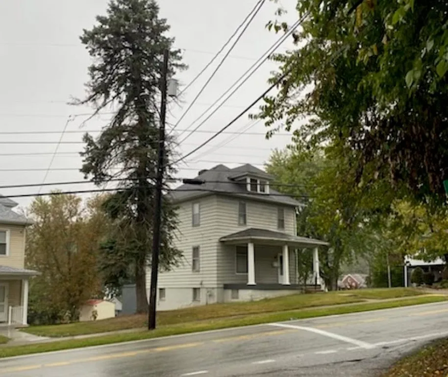 438 Harvey Ave photo 1