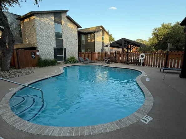 2718 Old Field Dr #302, San Antonio, TX 78247