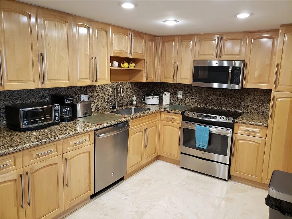 2 bed, 1200 sqft, $2,300 — Photo 3