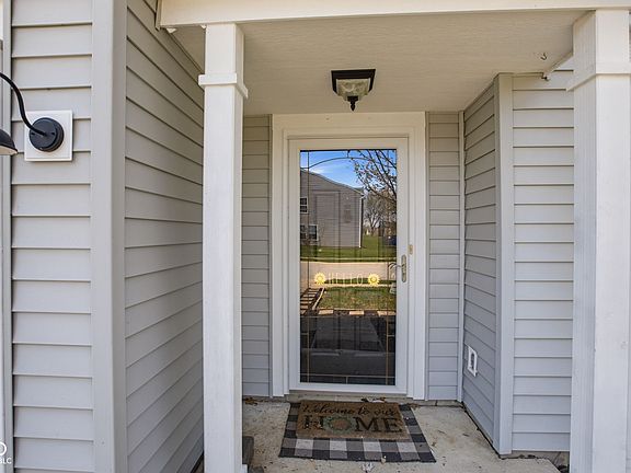 3rd image of 8212 Retreat Ln