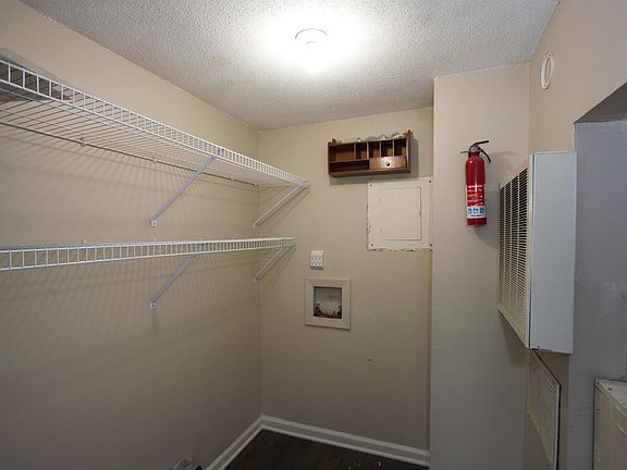 5th image of 6571 Poplar Woods Cir S APT 6
