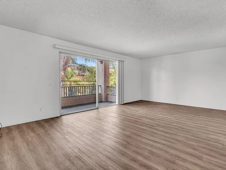 2510 Clairemont Dr #203 — Photo 8