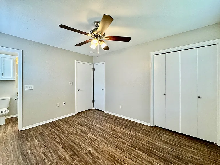 1006 Richmond St — Photo 12