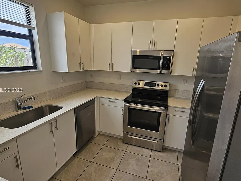 11910 SW 247th Ter — Photo 3