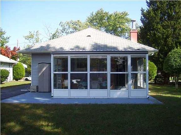 5th image of 49 Allaire Dr