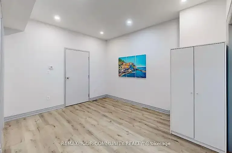 586 Parliament St #1A — Photo 8