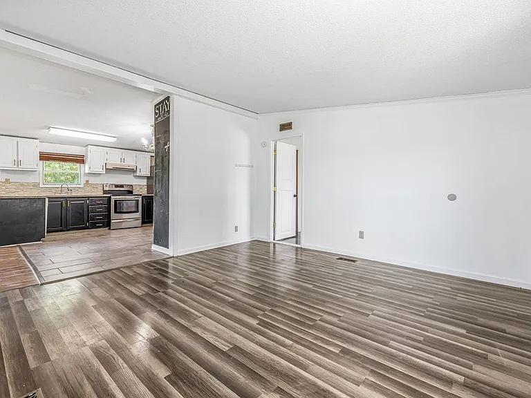 105 Valley Forge Way N — Photo 4