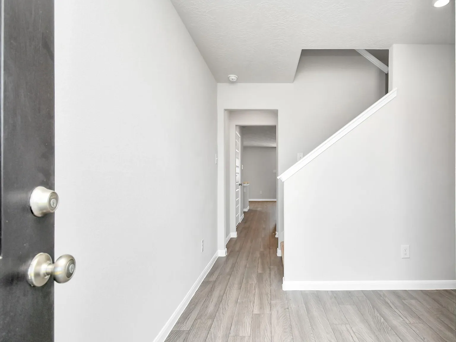 3 bed, 2.5 bath, 1600 sqft, $1,700 — Photo 4