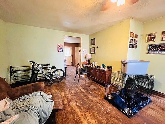 3rd image of 2310 E Pine Ave