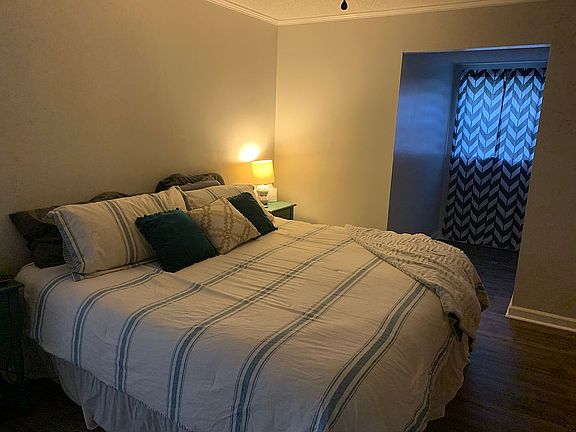 4th image of 411 White Oak Cir