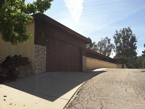 4th image of 9629 Haines Canyon Ave