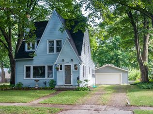1103 Cambridge Dr, Kalamazoo, MI 49001