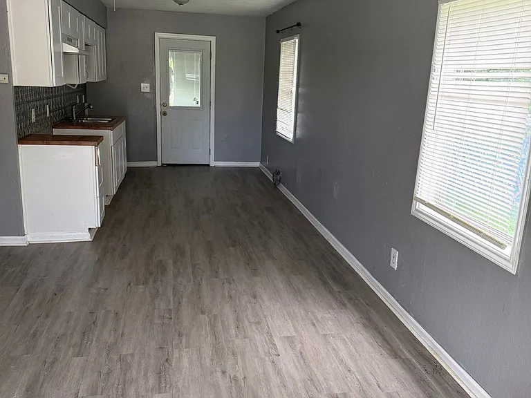 310 S Farragut Ave — Photo 3