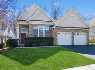 40 Edgemere Dr S, Kendall Park, NJ 08824