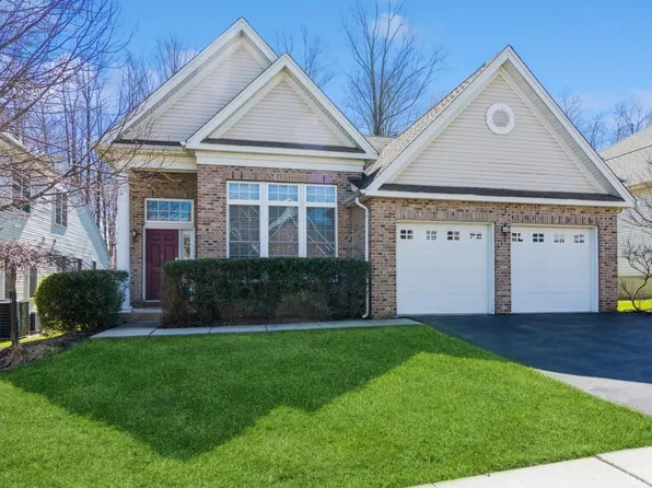 40 Edgemere Dr S, Kendall Park, NJ 08824