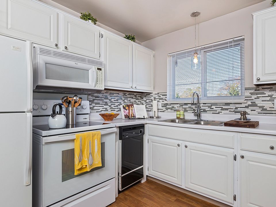 1st image of 1719 Gardenia Ave APT 105