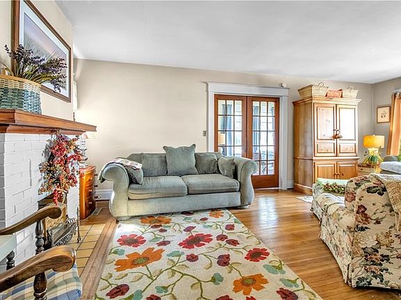 3rd image of 264 Cumberland Ave