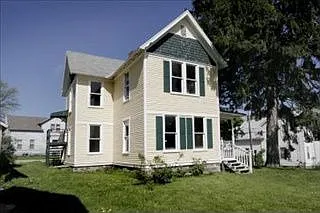 2004 S Burdick St photo 1