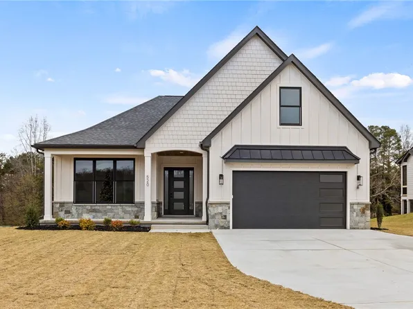 520 Rosedale Way, Seneca, SC 29672