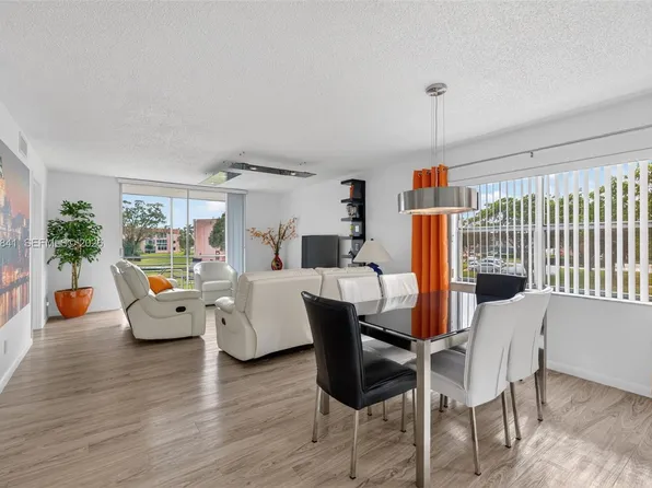 9481 Sunrise Lakes Blvd APT 210, Fort Lauderdale, FL 33322