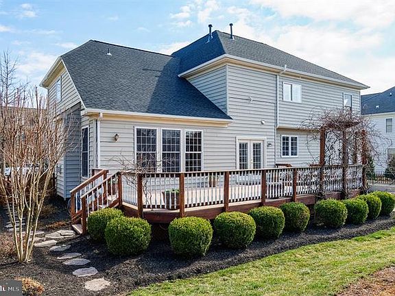 5th image of 907 Lackawanna Way NE