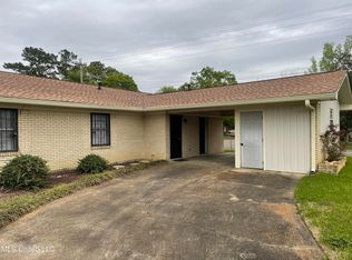 100 Donna St, Gulfport, MS 39503