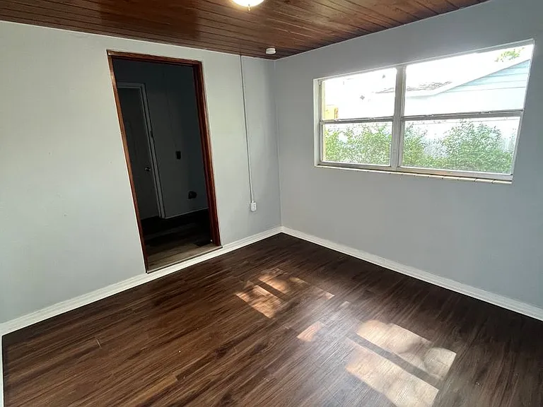 538 Norfolk Cir — Photo 13