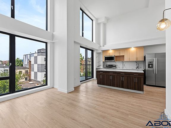 3rd image of 21 Meserole St #503