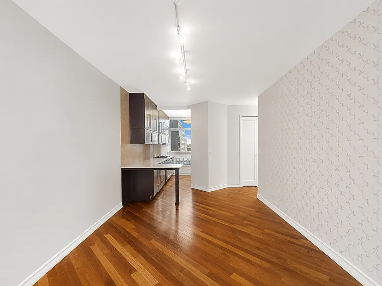 303 E 43rd St #11C — Photo 6