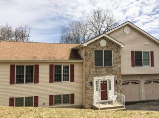 2185 Valley View Dr, Bushkill, PA 18324