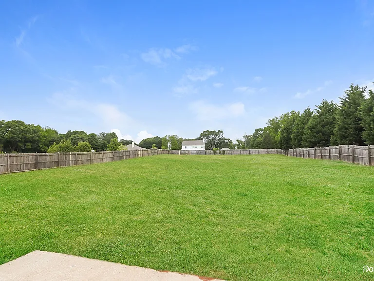 1303 Princess Dr — Photo 15