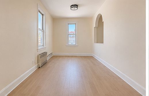 3rd image of 1658 Holland Ave #2