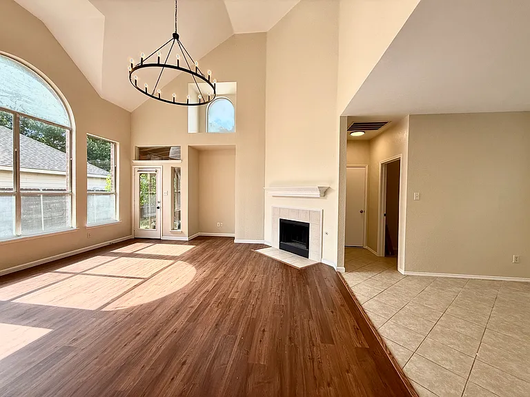 1534 Broadmoor Dr — Photo 6