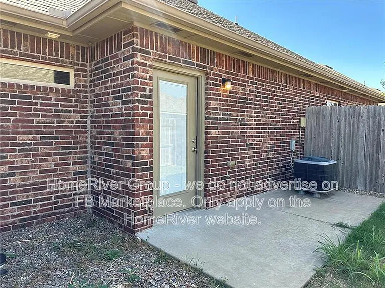 1005 SW 92nd St — Photo 10