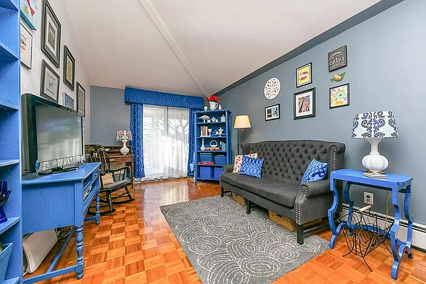 Sold by Dorsa Group | media 19