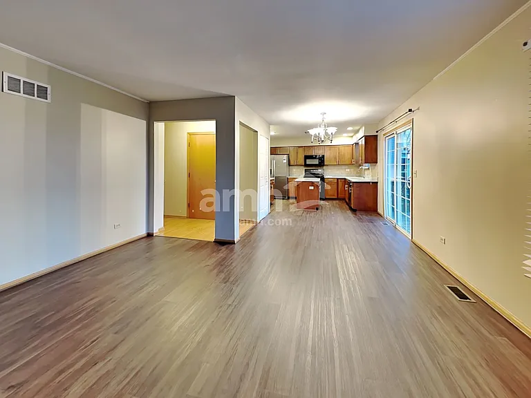 1920 Chestnut Grove Dr — Photo 4