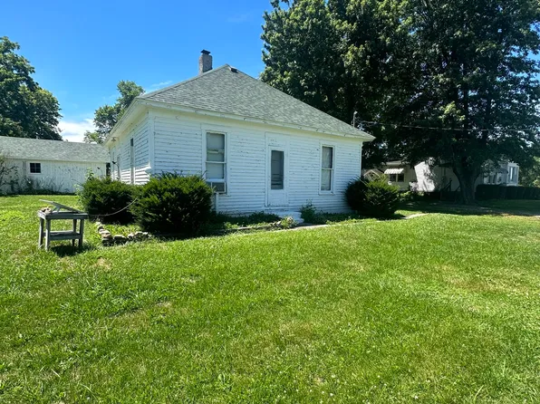 9045 N Raleigh Rd, Rushville, IN 46173