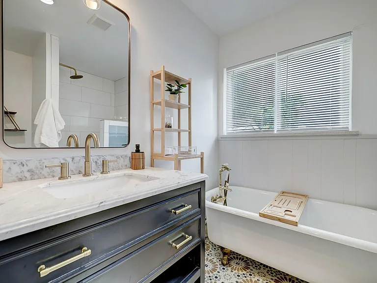 4801 Avenue H — Photo 21