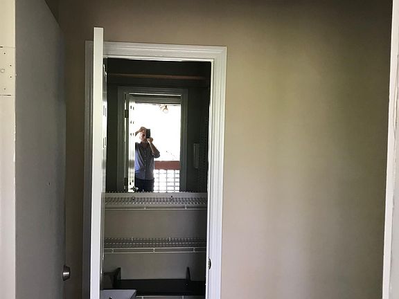 Entrance-Storage room