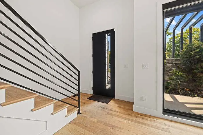 4 bed, 3.5 bath, 2565 sqft, $6,000 — Photo 4