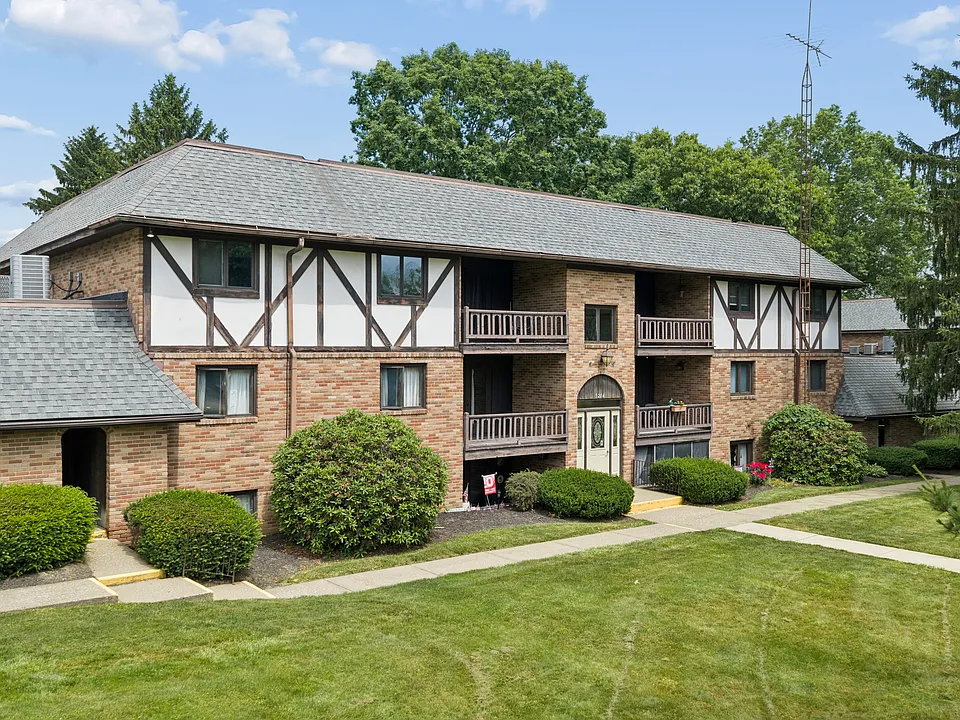 Carriage Hill Apartments
