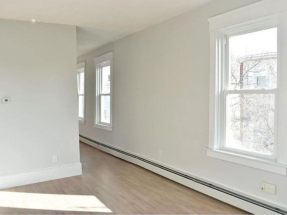 4th image of 18 Courtland St #3